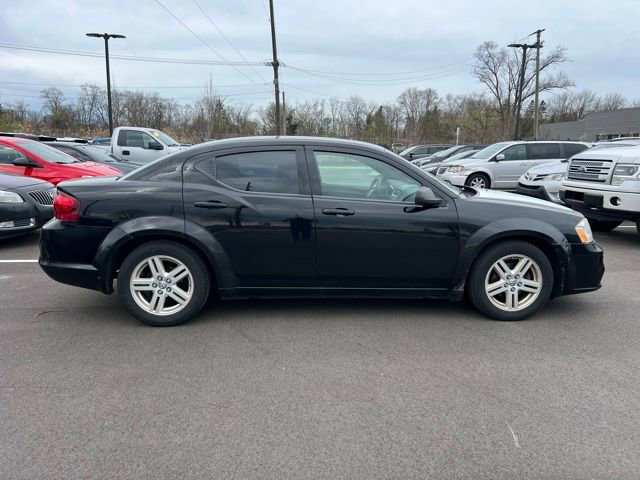 Used 2013 Dodge Avenger SE image 4