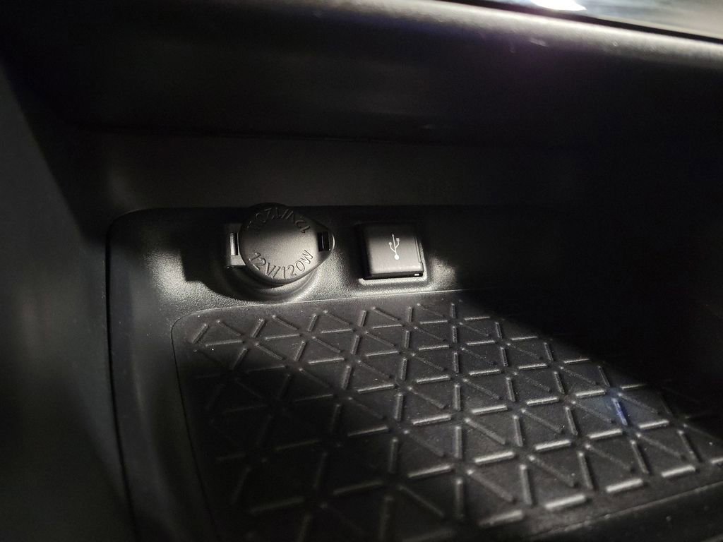 Used 2021 Toyota RAV4 XLE Premium image 17