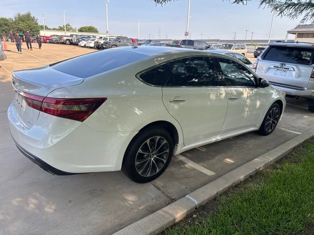 Used 2018 Toyota Avalon XLE FWD image 3
