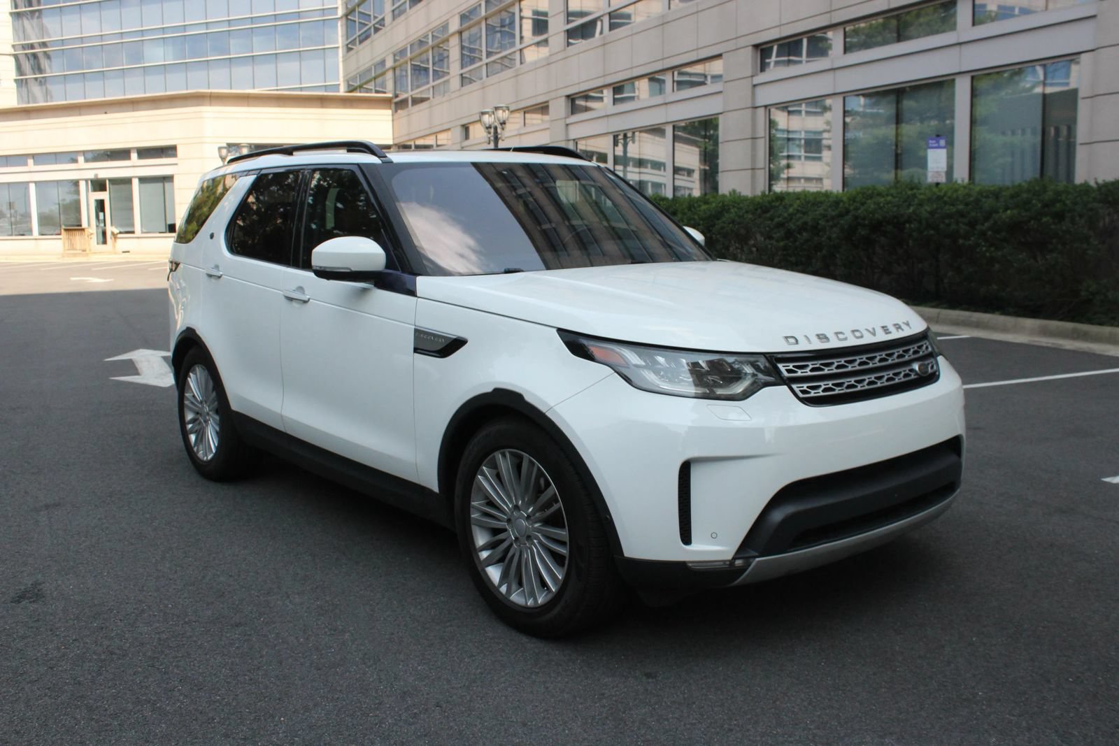 Used 2017 Land Rover Discovery HSE Luxury AWD/4WD image 1