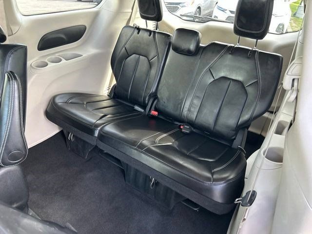 Used 2024 Chrysler Pacifica Limited FWD image 45