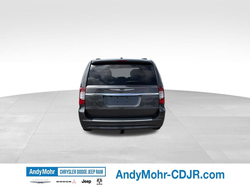 Used 2016 Chrysler Town & Country Touring-L w/ Driver Convenience Group FWD image 6