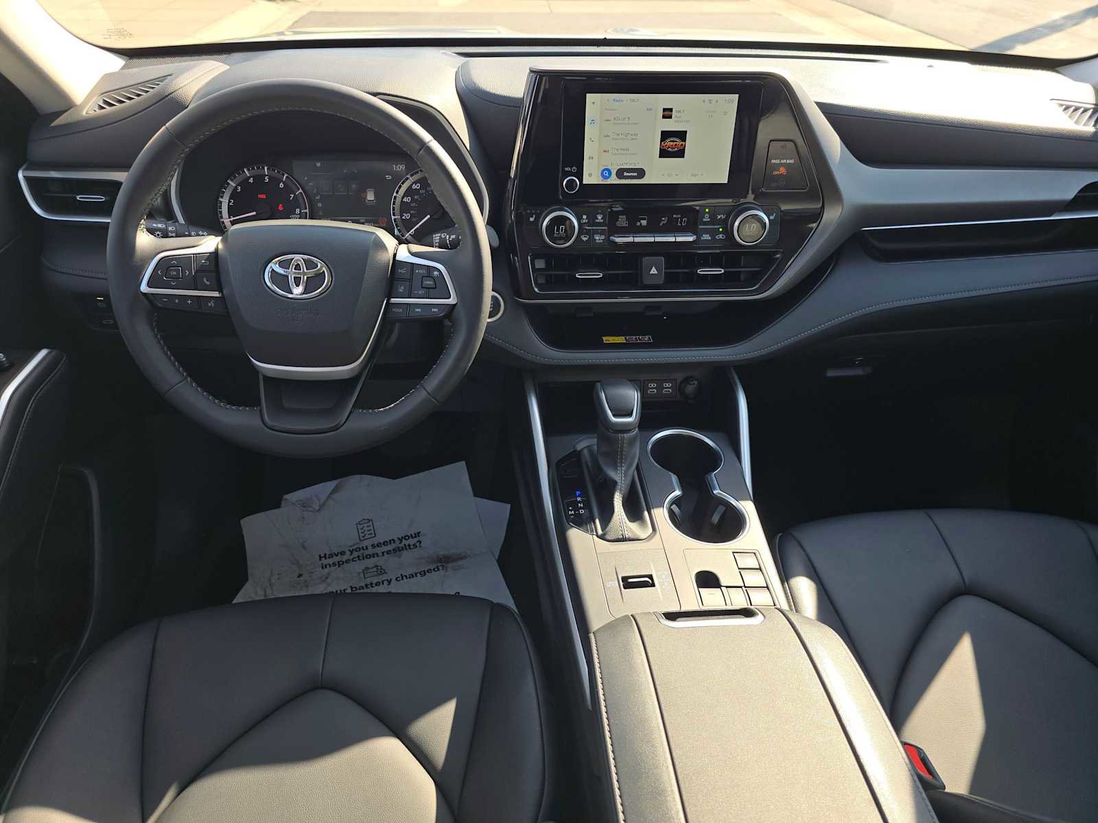 Used 2025 Toyota Highlander XLE image 21