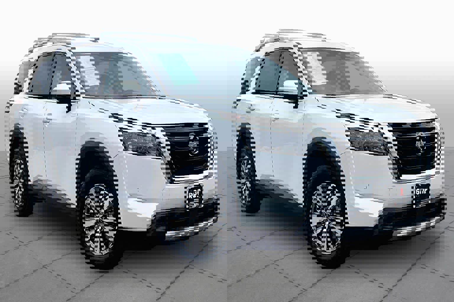 Certified 2025 Nissan Pathfinder SL image 3