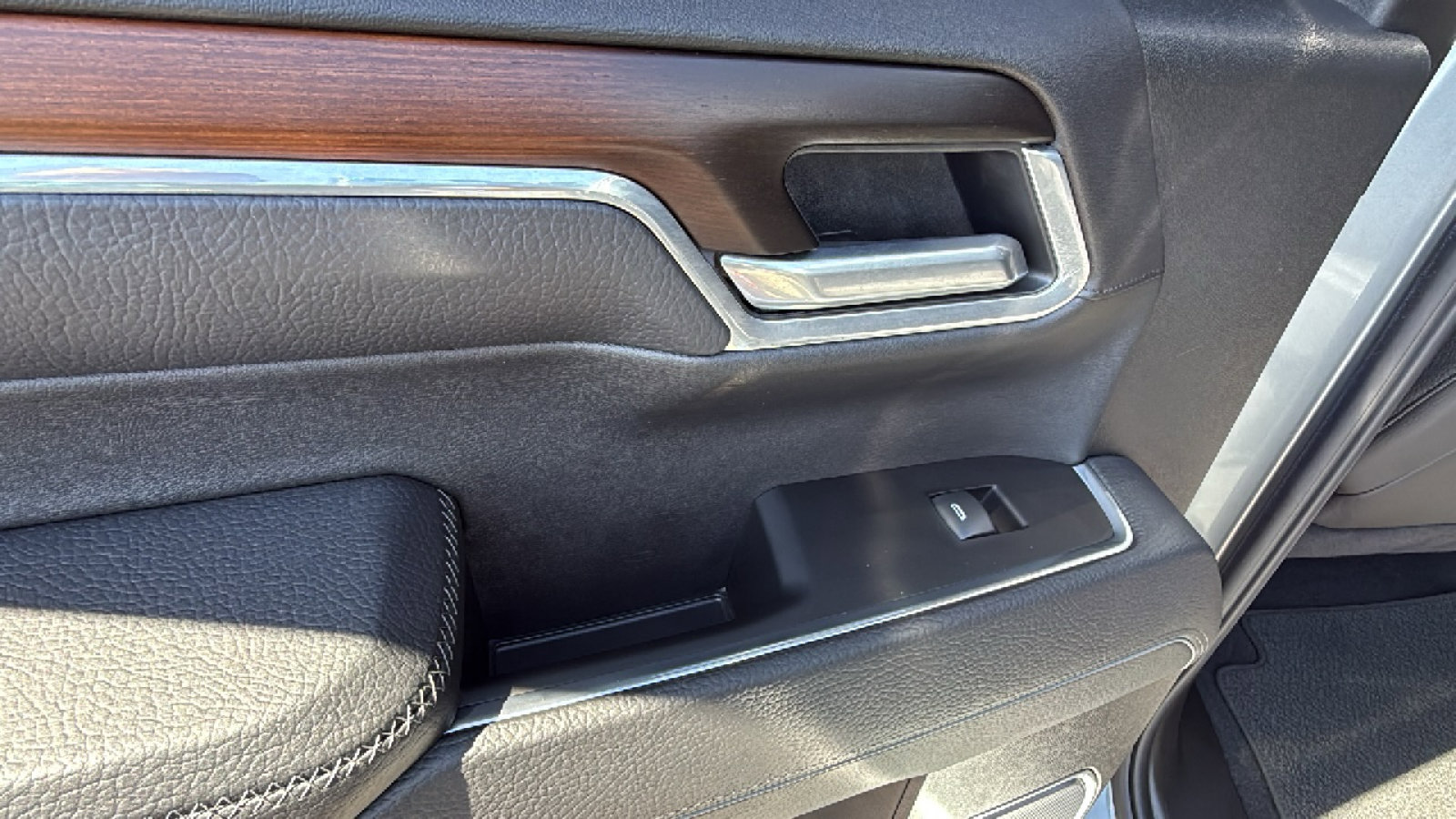 Certified 2025 GMC Sierra 1500 Denali AWD/4WD image 12
