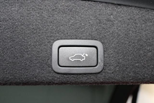 Used 2017 Volvo XC60 T6 Dynamic w/ Preferred Option Package AWD/4WD image 23