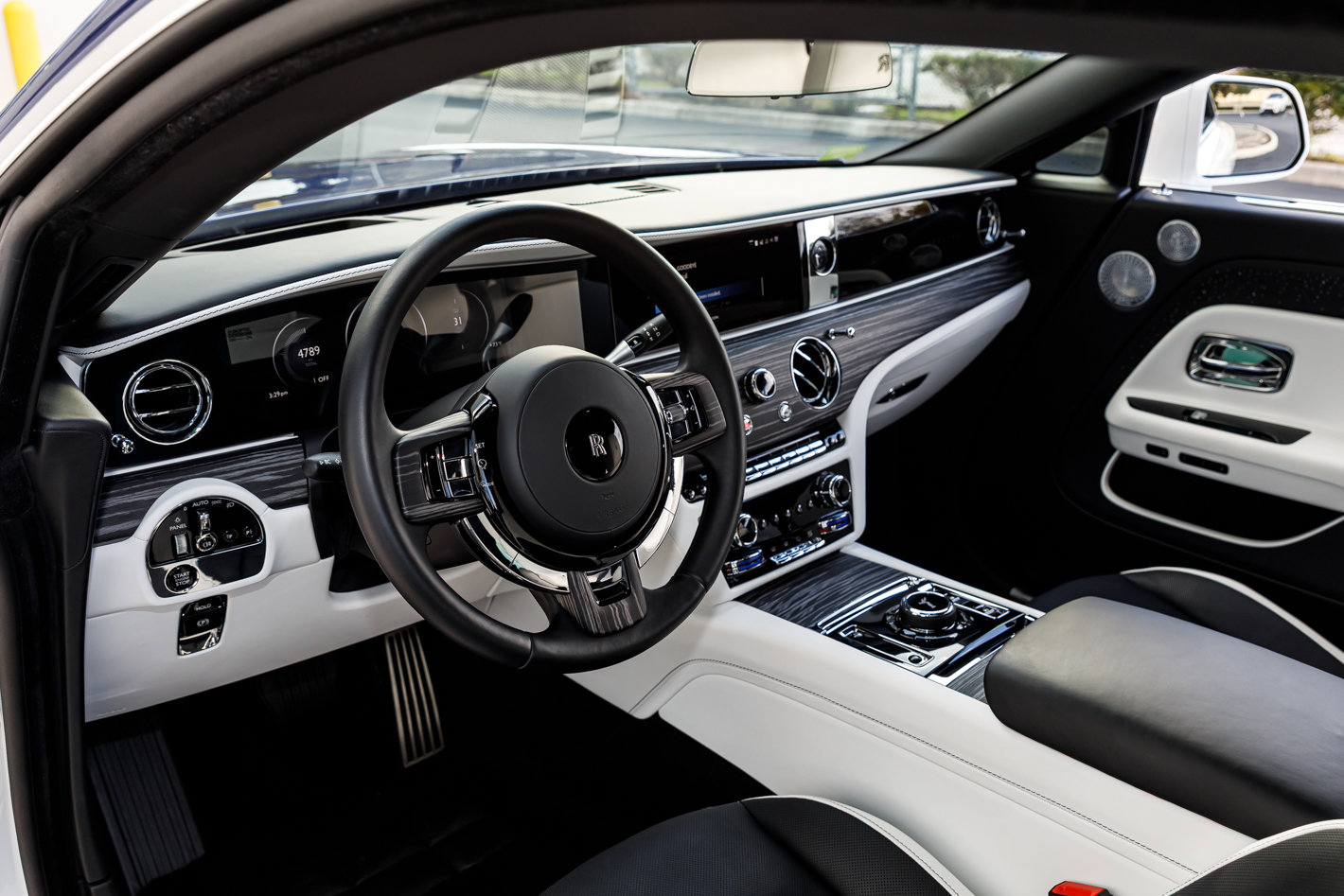 Used 2024 Rolls-Royce Spectre w/ Spectre Launch Package AWD/4WD image 34