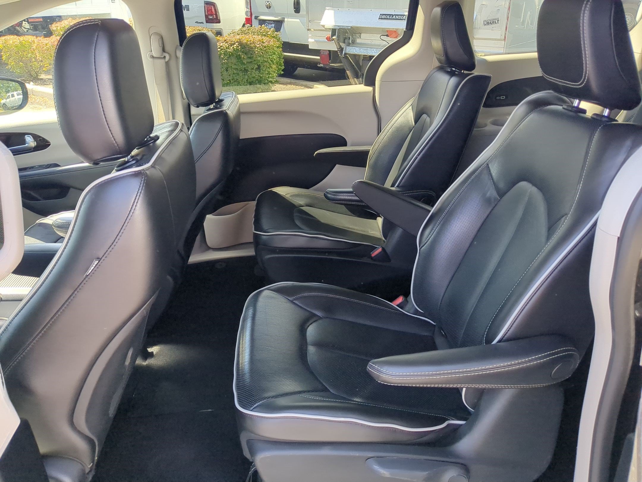 Used 2023 Chrysler Pacifica Limited FWD image 29
