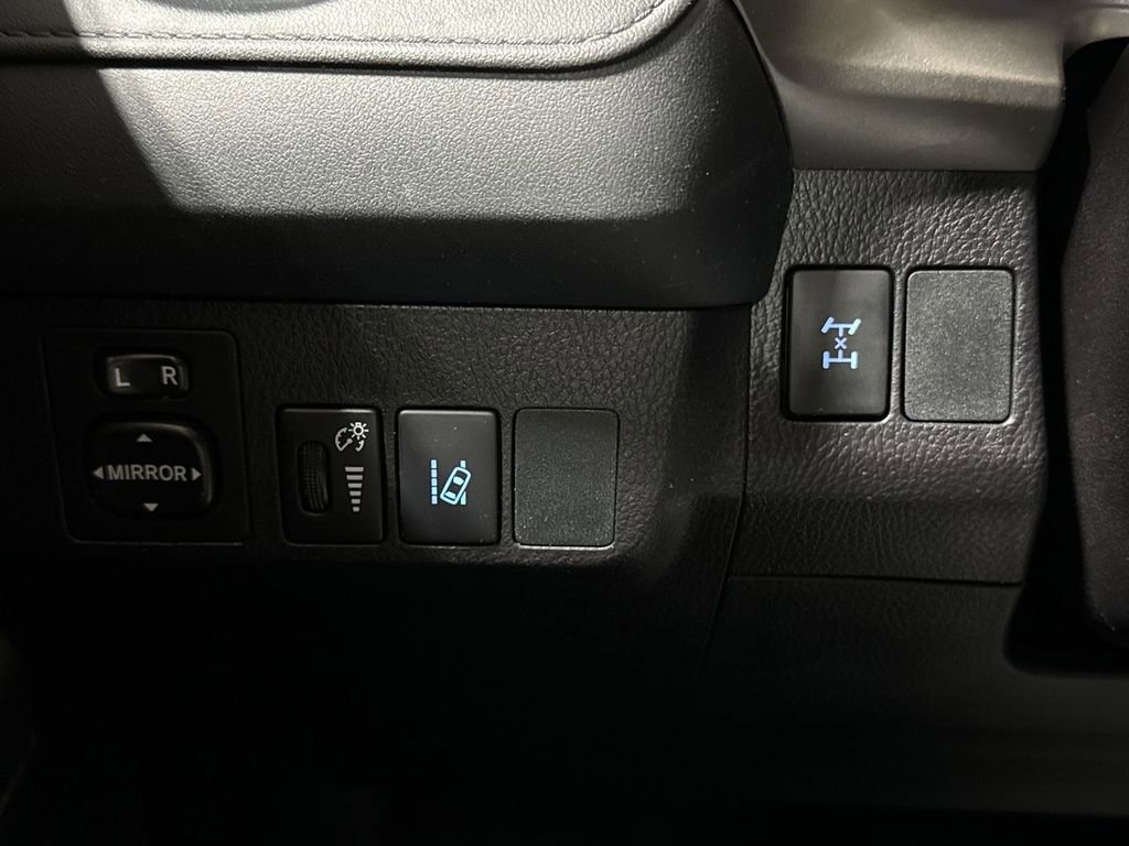 Used 2018 Toyota RAV4 LE image 18