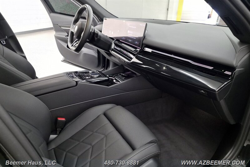 Used 2026 BMW 530i w/ M Sport Package RWD image 25