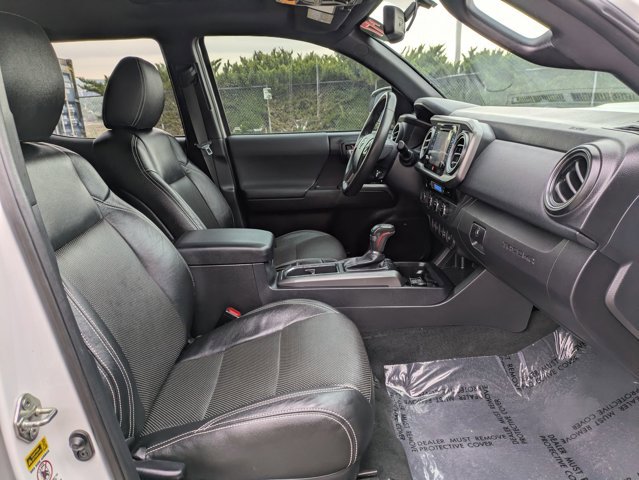 Used 2017 Toyota Tacoma TRD Off-Road AWD/4WD image 22