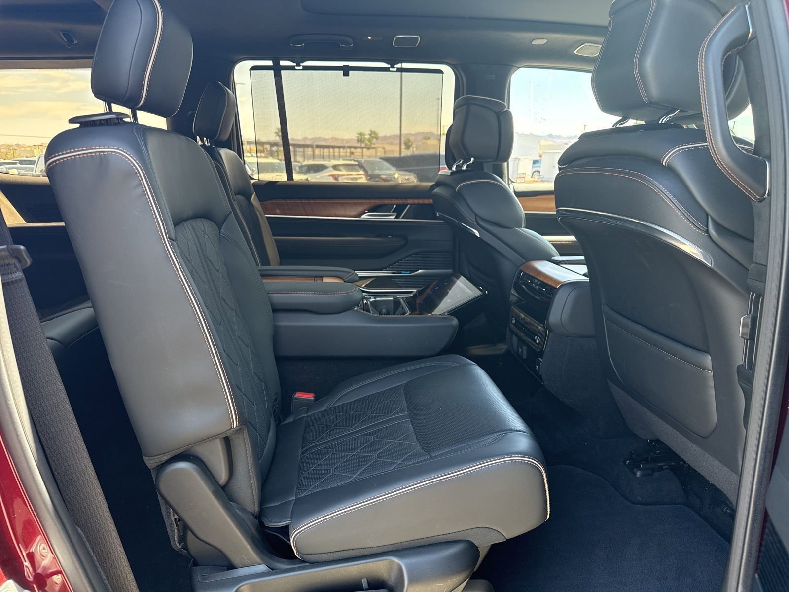 Used 2022 Jeep Grand Wagoneer Series III AWD/4WD image 15