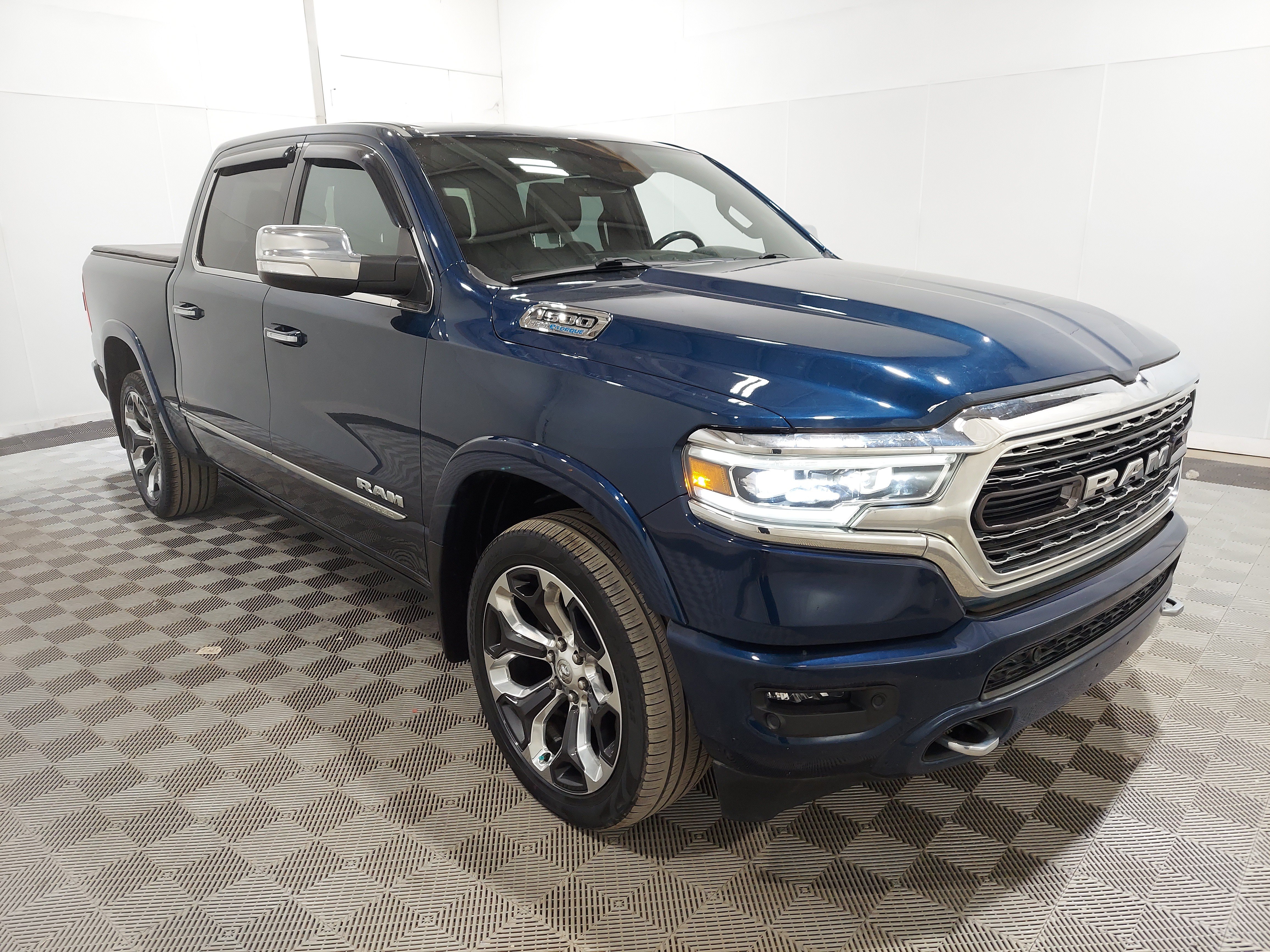 Used 2022 RAM 1500 Limited w/ Body-Colour Bumper Group AWD/4WD image 4