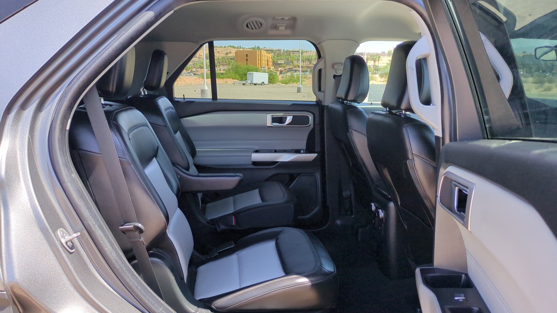 Used 2023 Ford Explorer XLT w/ Equipment Group 202A RWD image 29