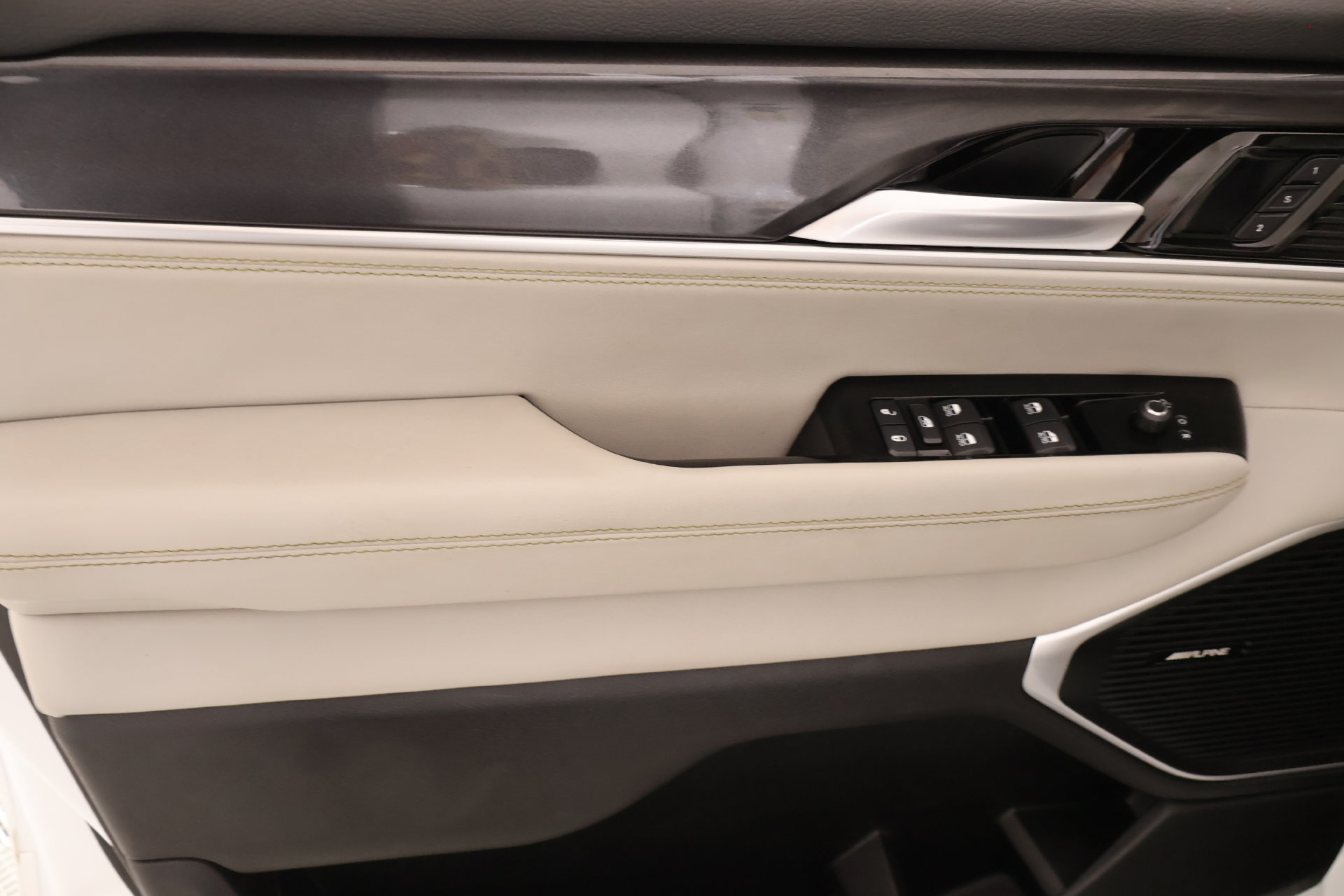 Used 2024 Jeep Wagoneer L 2WD image 17