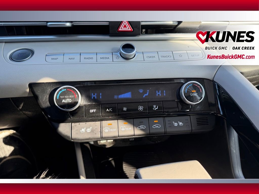 Used 2025 Hyundai Elantra Limited image 17