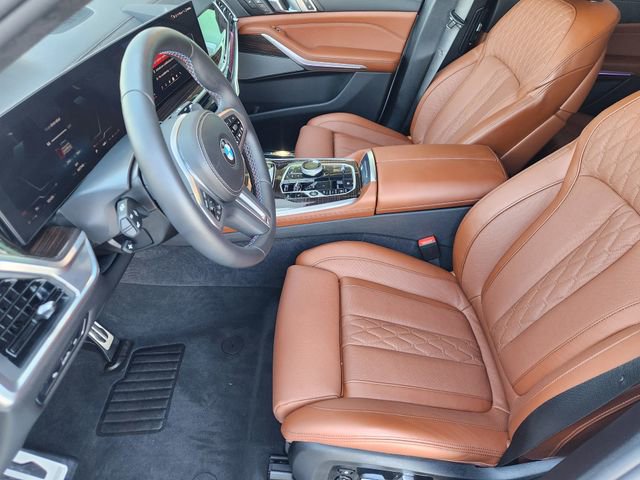 Used 2026 BMW X7 M60i w/ Executive Package image 14