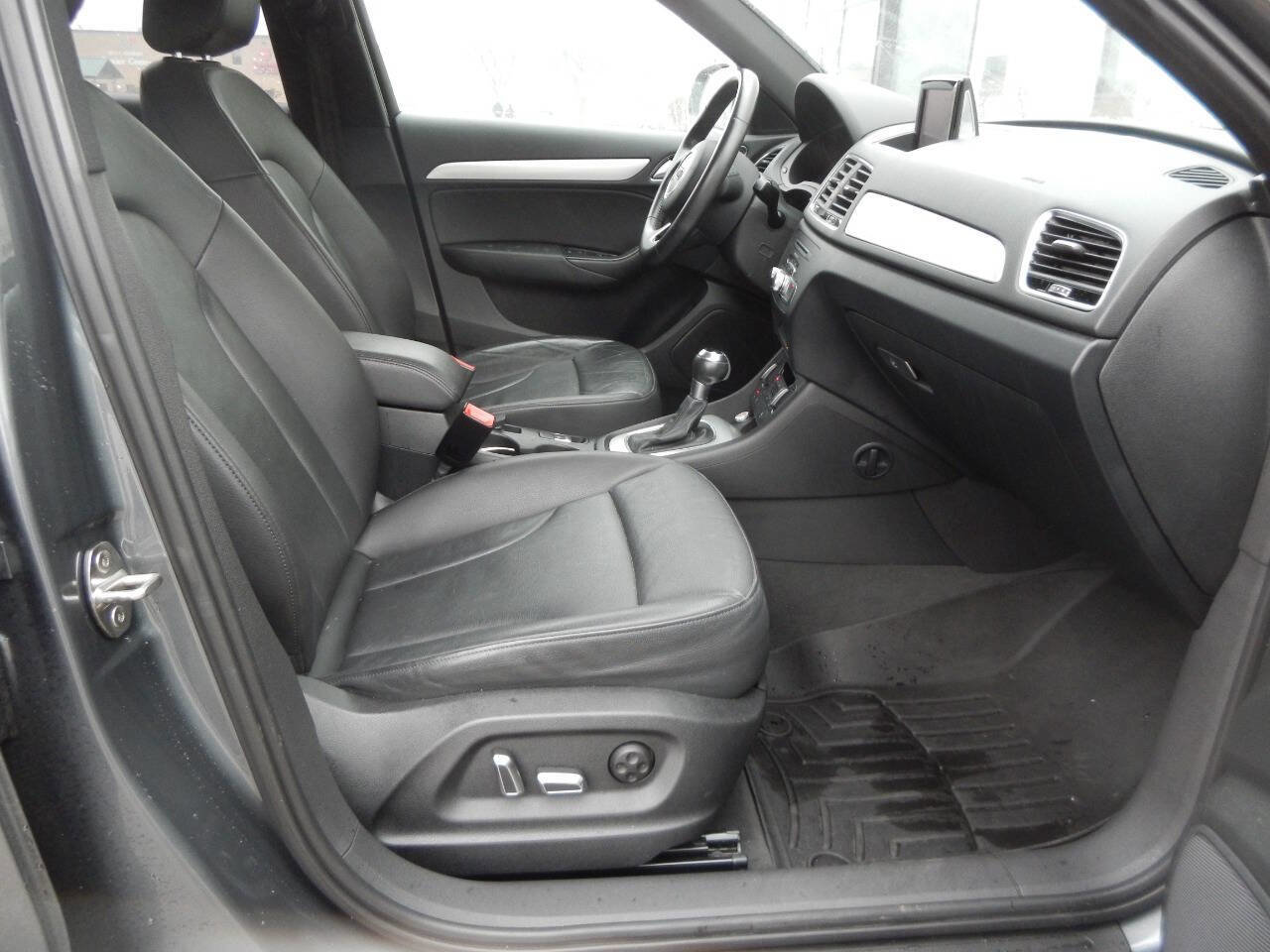 Used 2016 Audi Q3 2.0T Premium Plus w/ Technology Package image 38