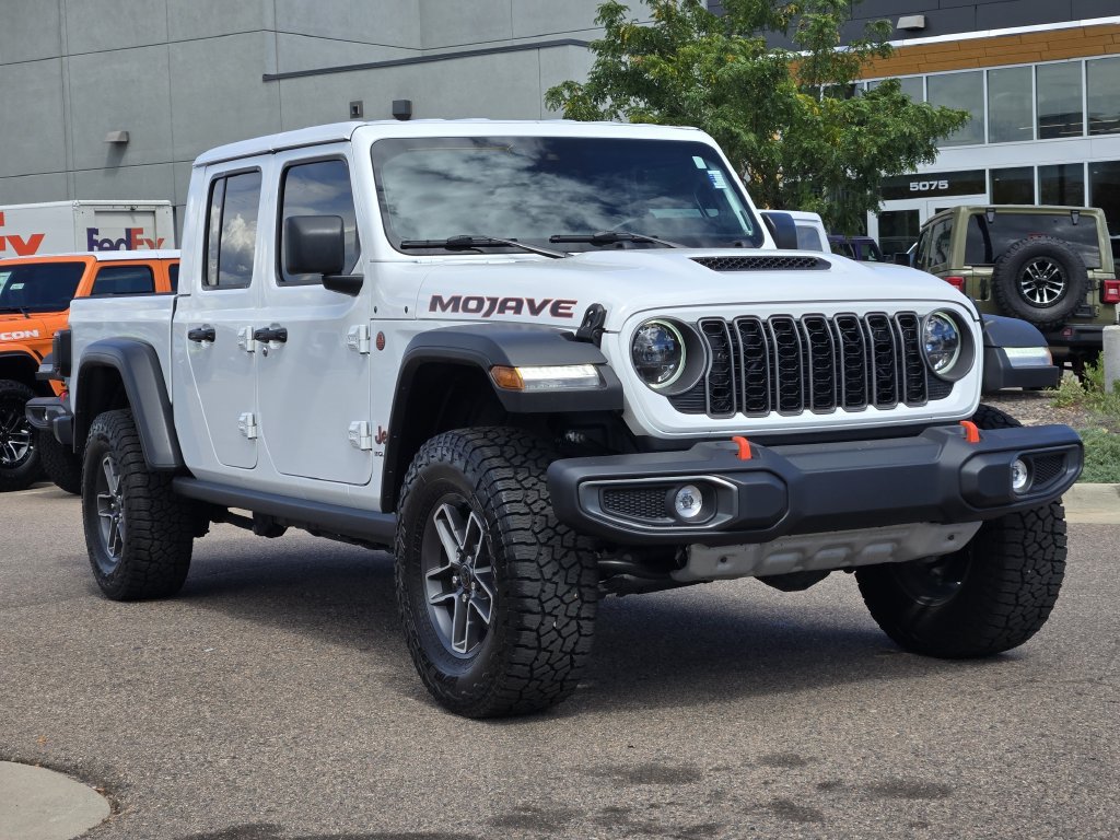Used 2025 Jeep Gladiator Mojave w/ Convenience Group AWD/4WD image 3