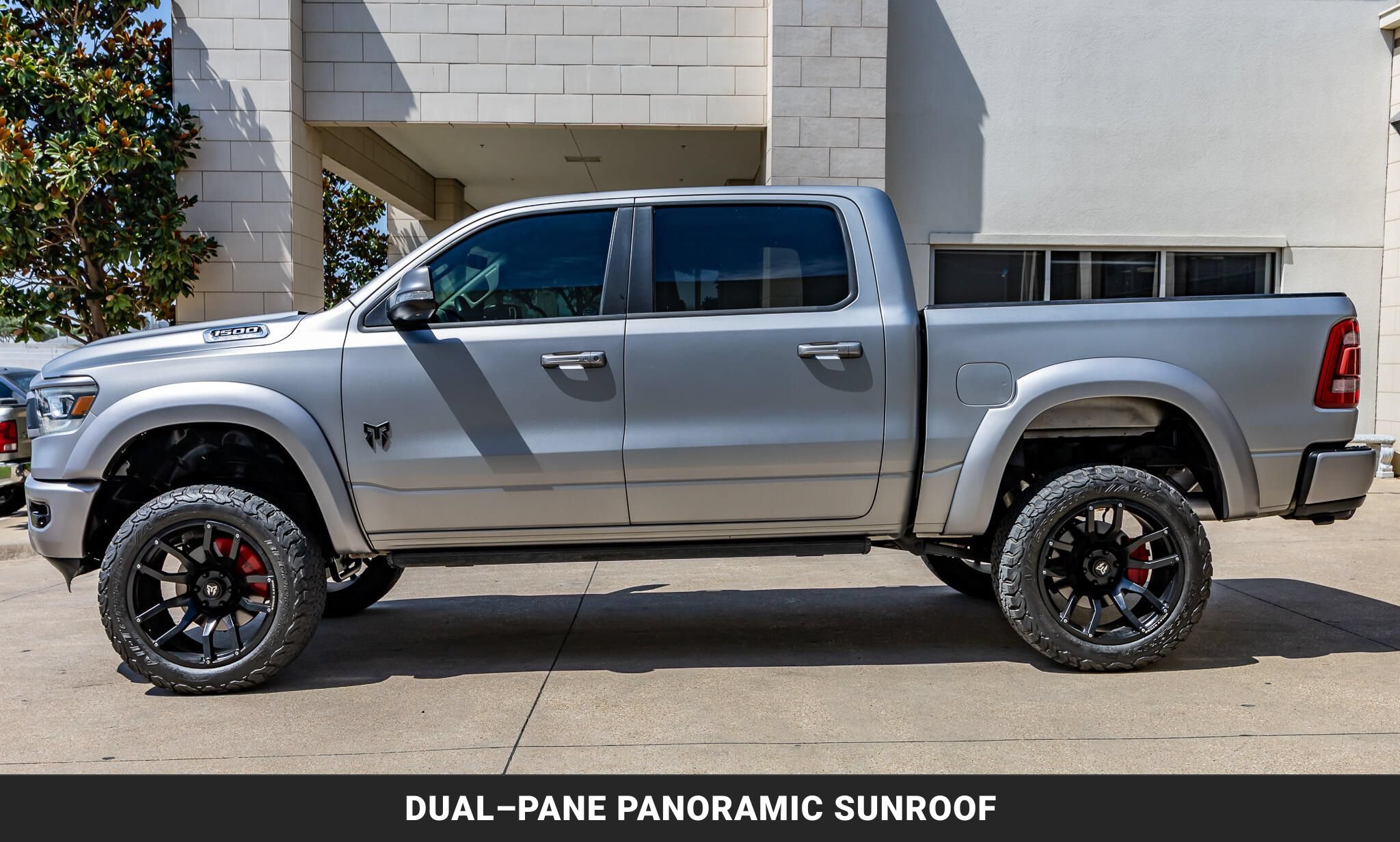 Used 2022 RAM 1500 Laramie AWD/4WD image 5