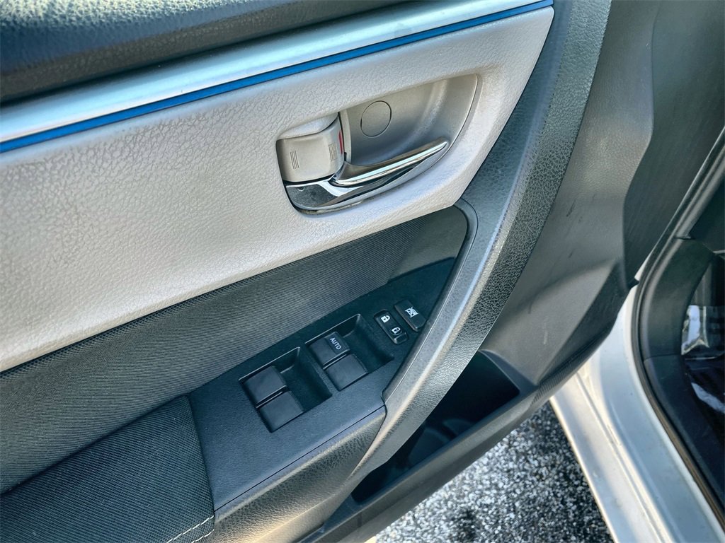 Used 2014 Toyota Corolla LE image 15