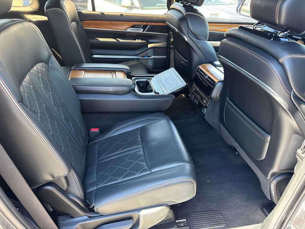 Used 2022 Jeep Grand Wagoneer Series III AWD/4WD image 17