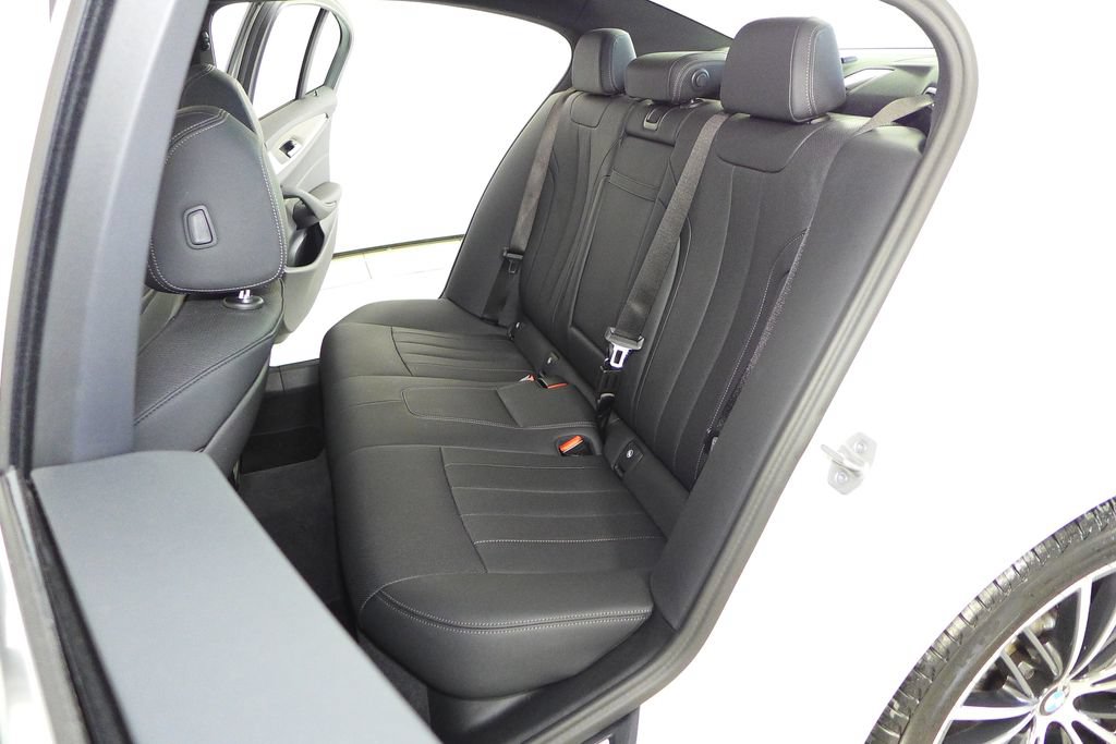 Used 2023 BMW 530i w/ Convenience Package RWD image 21
