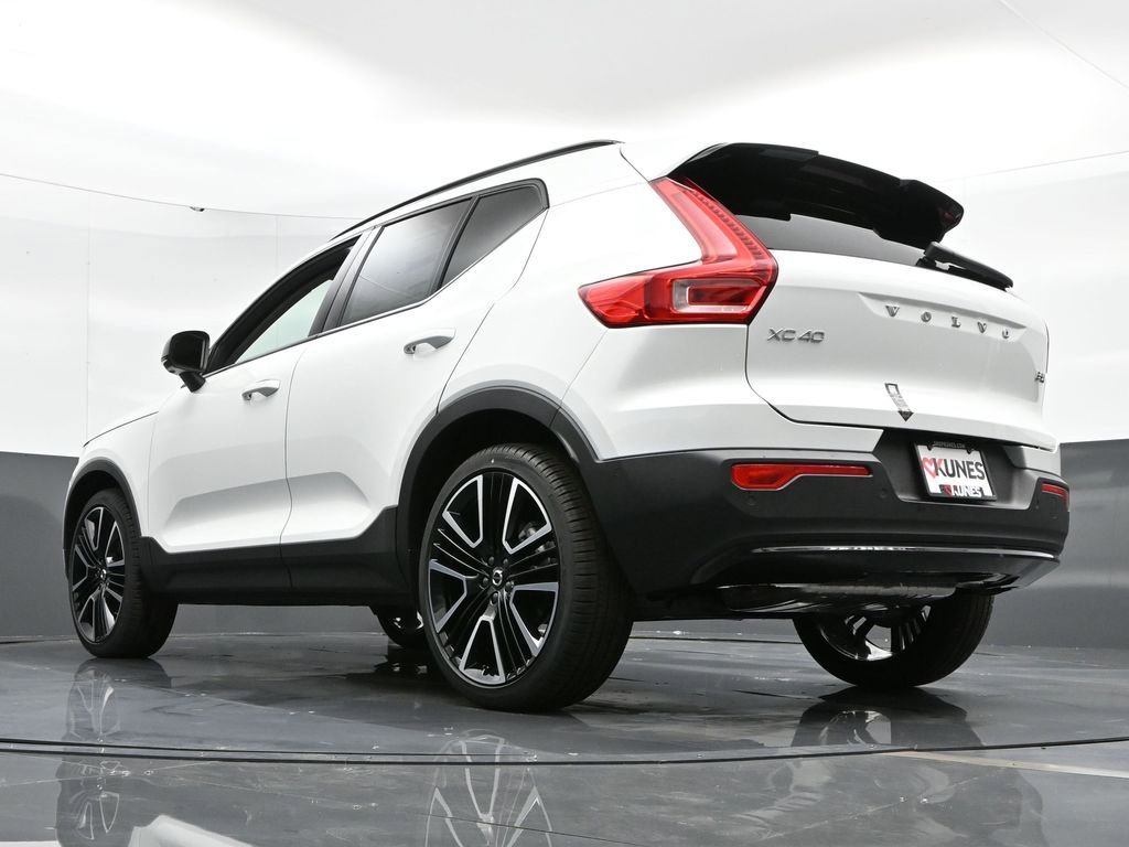 New 2025 Volvo XC40 B5 Plus w/ Climate Package image 46