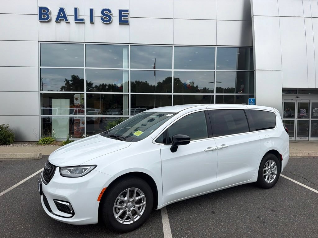 Used 2025 Chrysler Pacifica Select FWD image 1