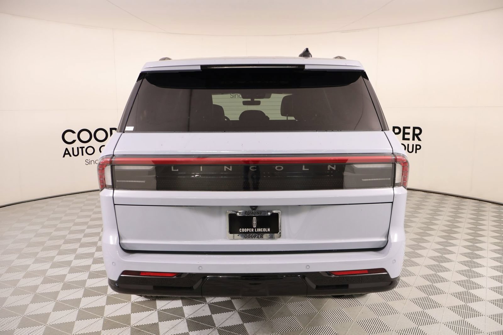 New 2025 Lincoln Navigator Reserve w/ Jet Appearance Package AWD/4WD image 24