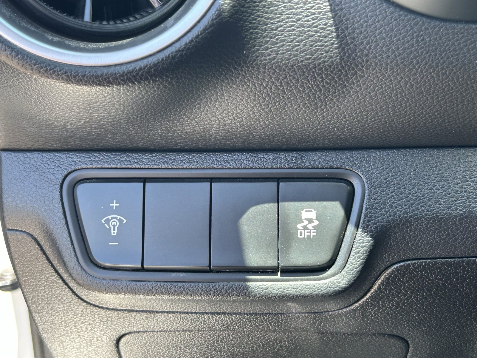 Used 2022 Kia Forte LXS FWD image 30