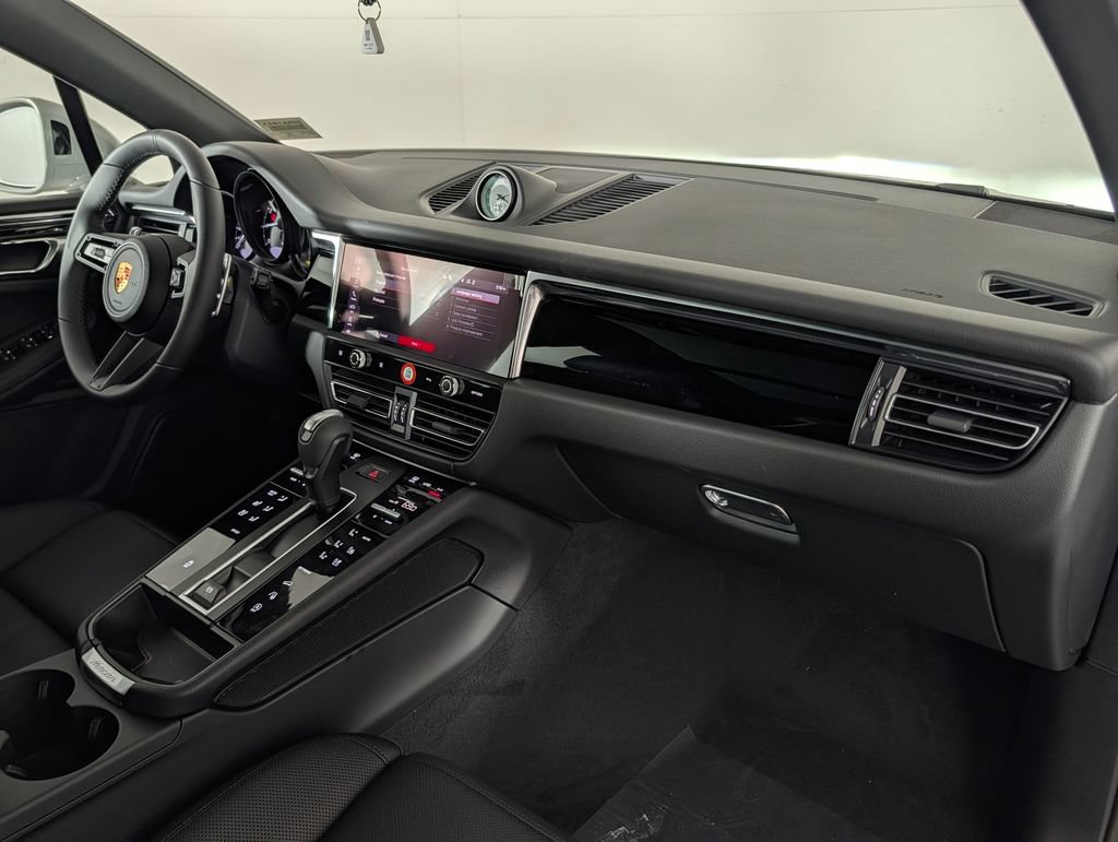 New 2026 Porsche Macan AWD/4WD image 19