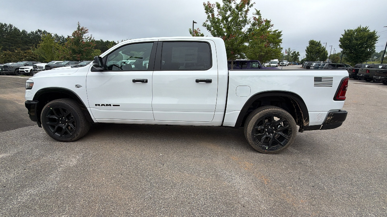 New 2026 RAM 1500 Laramie AWD/4WD image 11