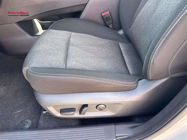 Used 2025 Nissan Rogue SV FWD image 16