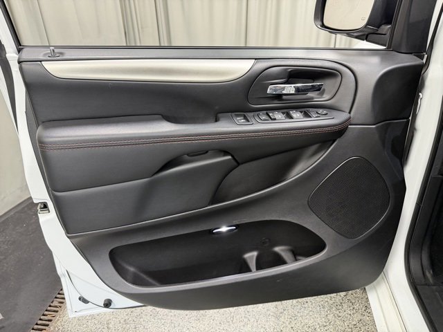 Used 2019 Dodge Grand Caravan GT image 19