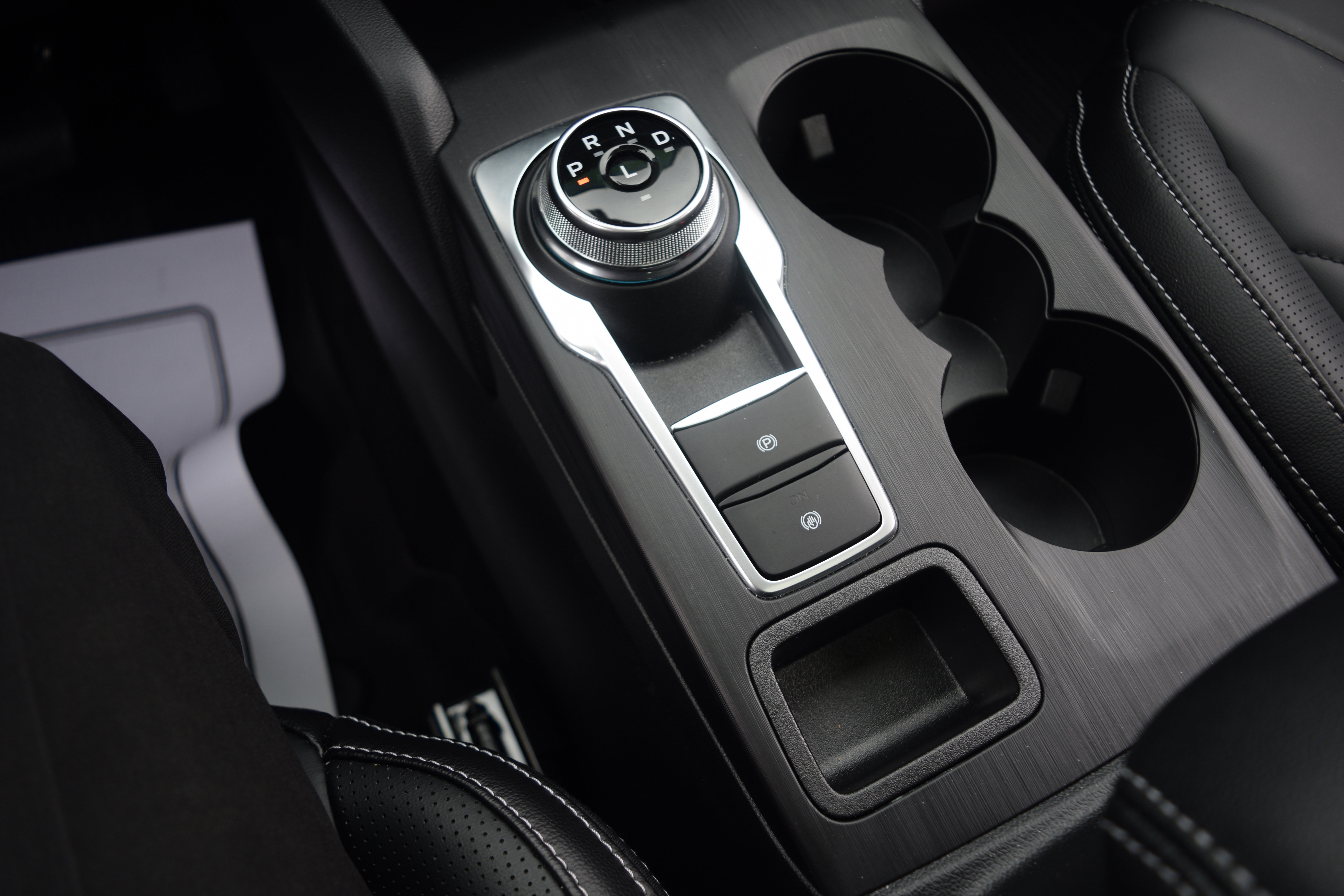 Used 2025 Ford Escape Platinum w/ Premium Technology Package image 11