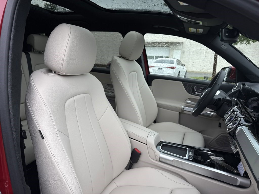 Certified 2025 Mercedes-Benz GLB 250 image 19