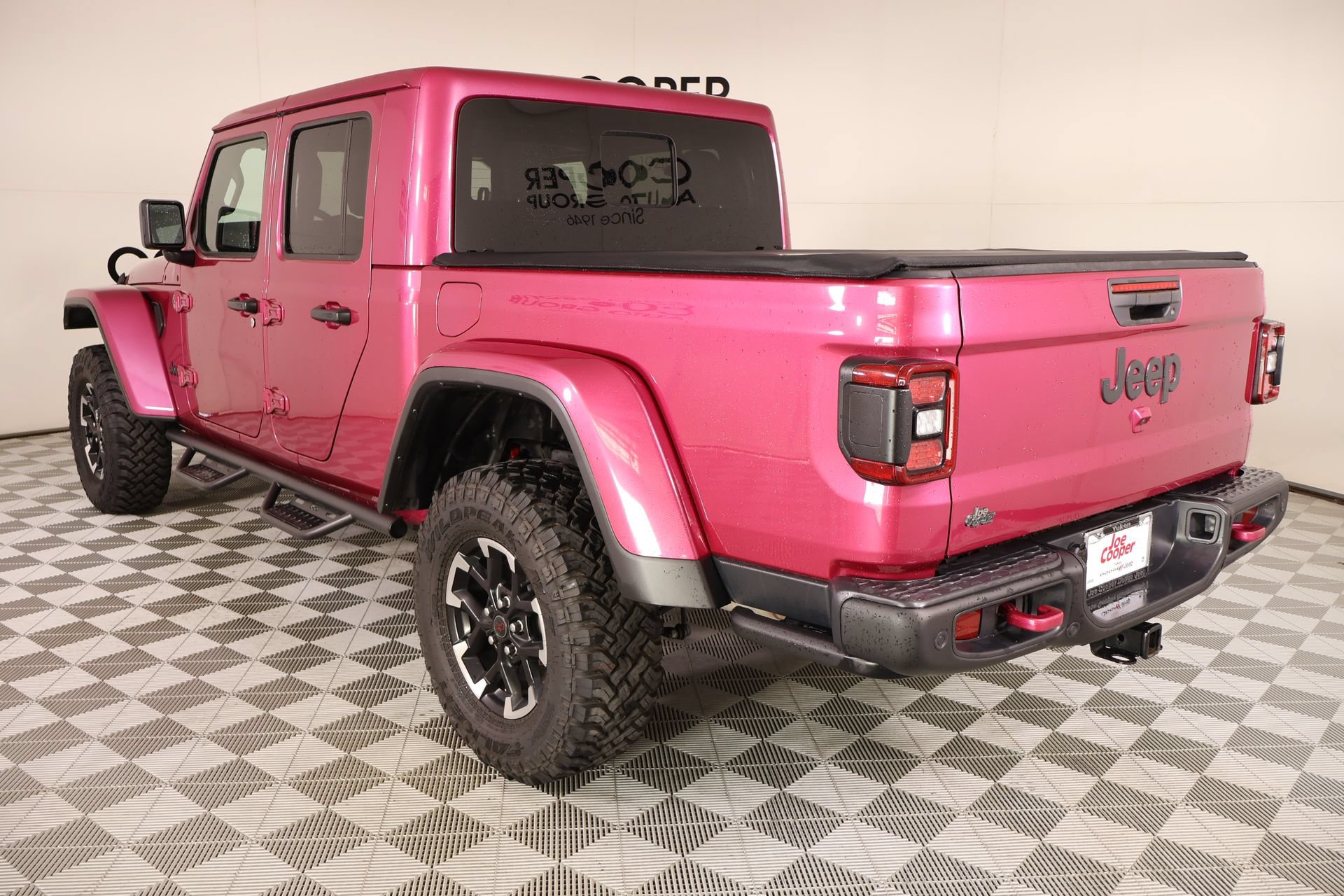 Used 2024 Jeep Gladiator Rubicon AWD/4WD image 23
