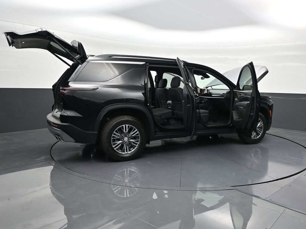 Used 2025 Chevrolet Traverse LT image 31