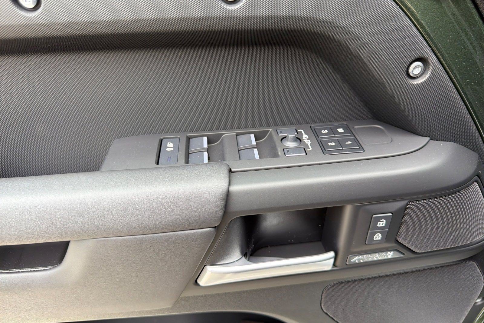 New 2026 Land Rover Defender 110 X-Dynamic SE AWD/4WD image 13