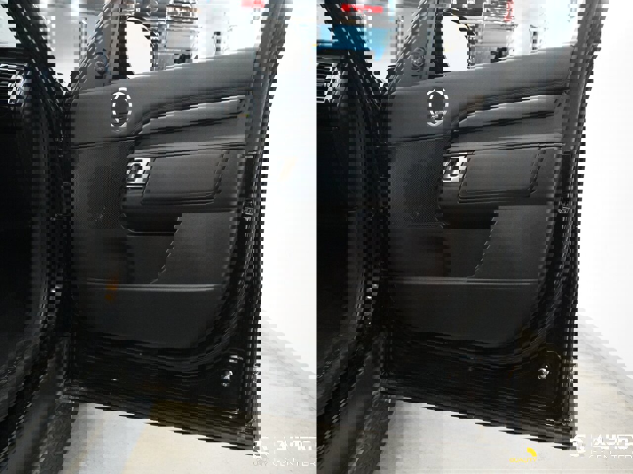 Used 2017 Land Rover Discovery HSE image 13