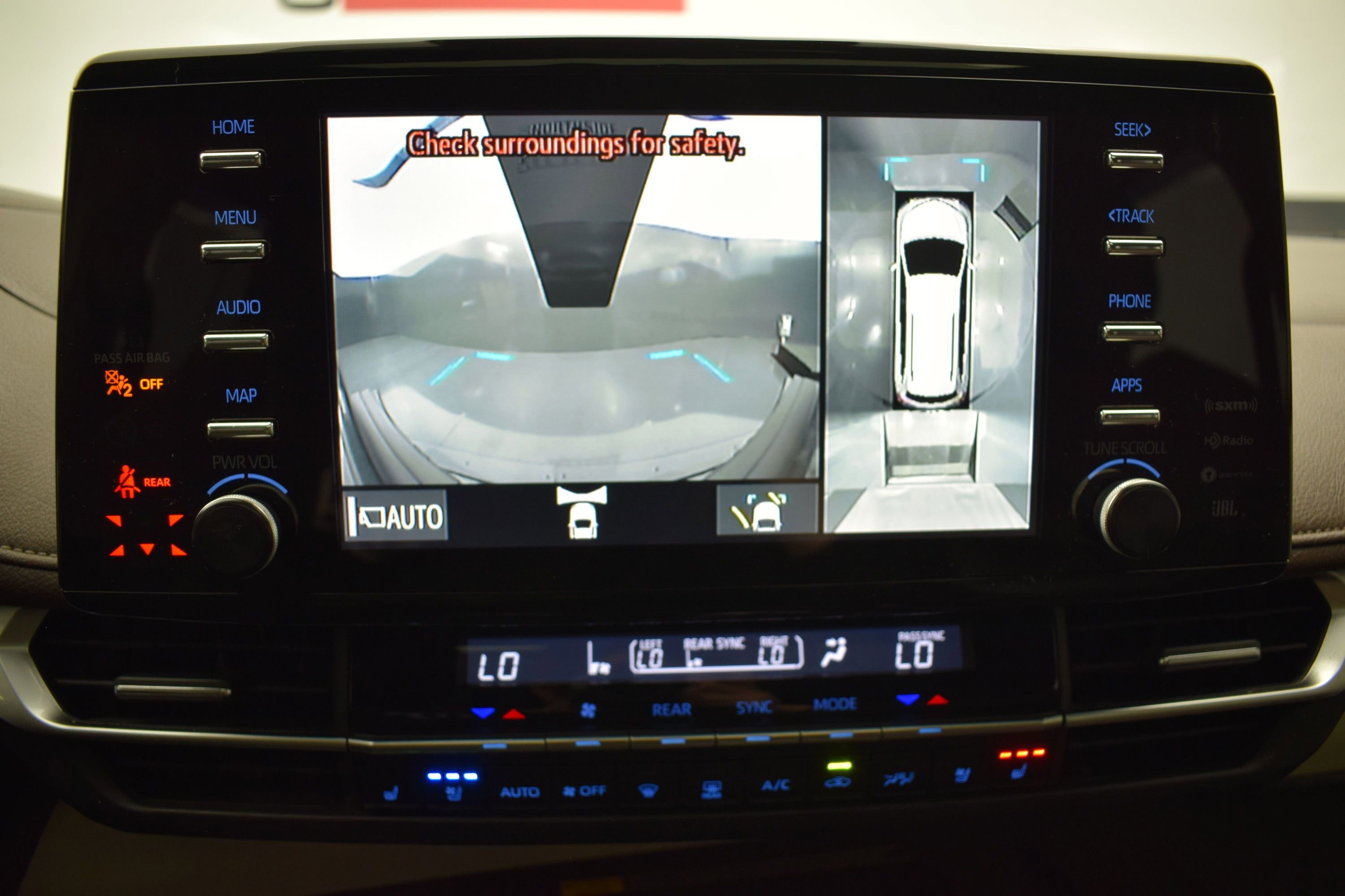 Used 2022 Toyota Sienna Platinum AWD/4WD image 22