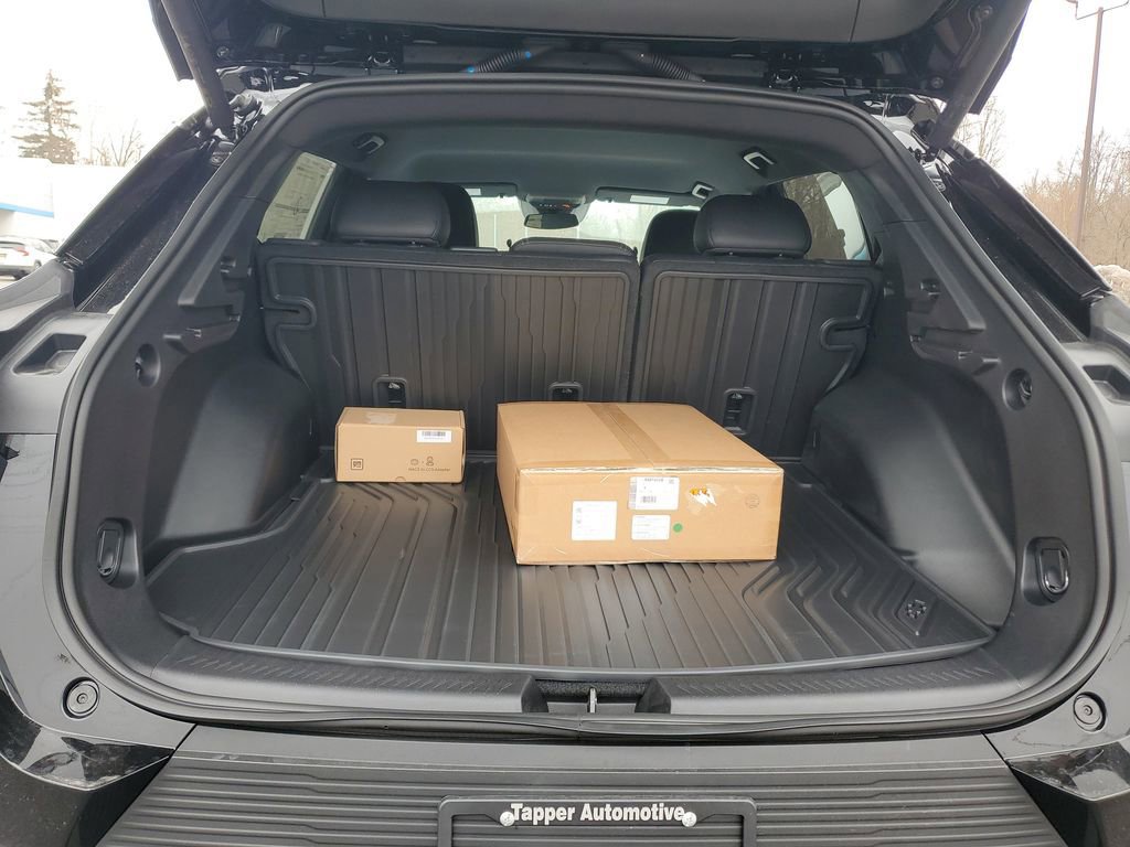 New 2026 Chevrolet Equinox EV LT image 8