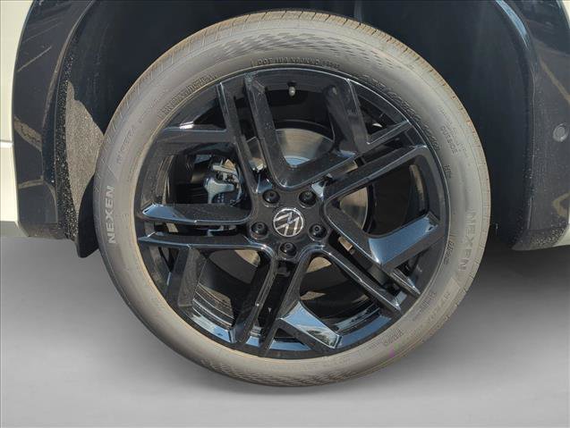 New 2026 Volkswagen Tiguan SE R-Line FWD image 12
