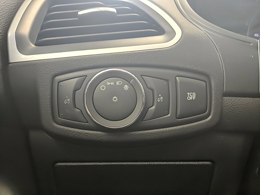 Used 2023 Ford Edge SEL image 19