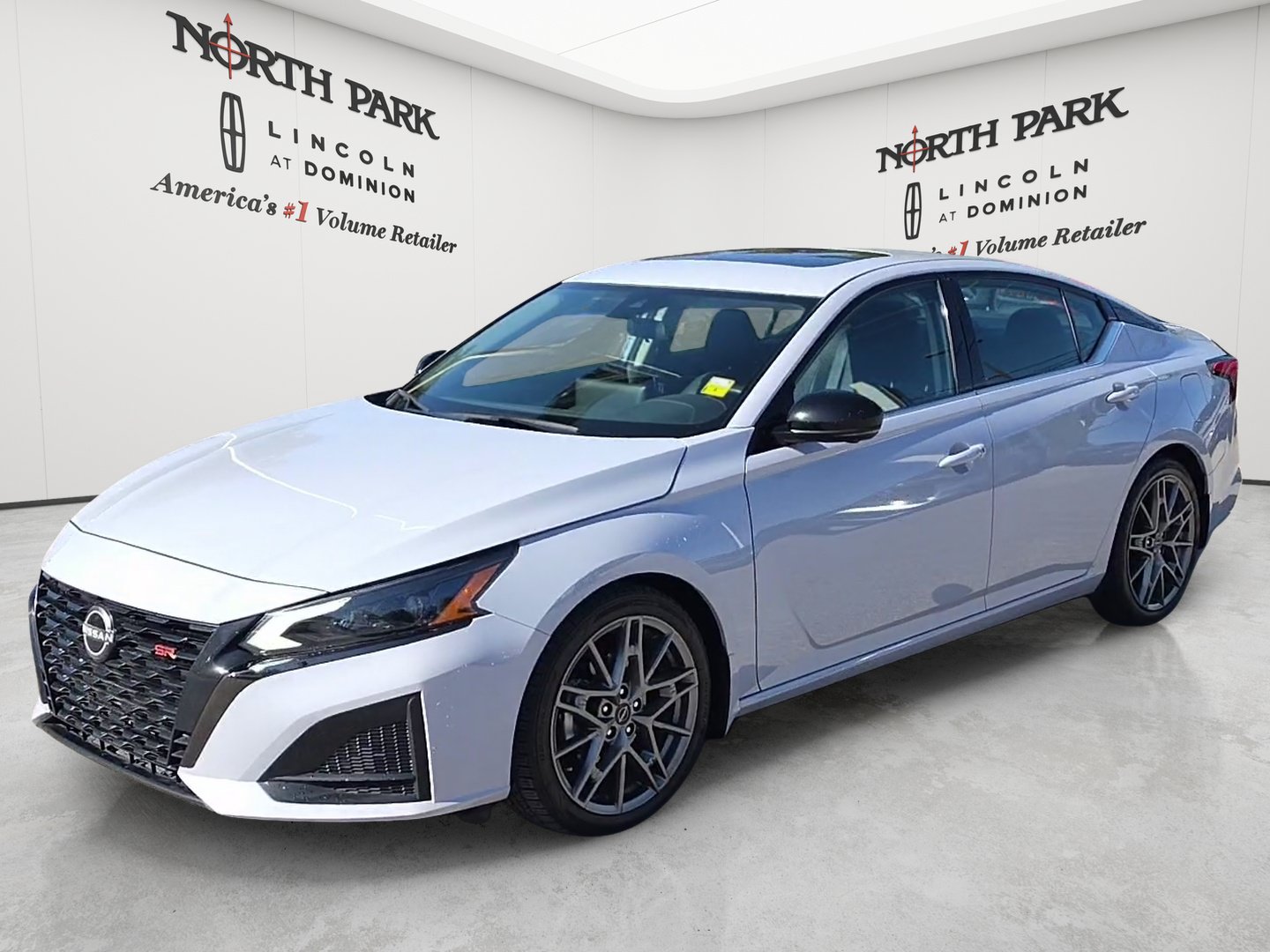 Used 2023 Nissan Altima 2.0 SR FWD image 1