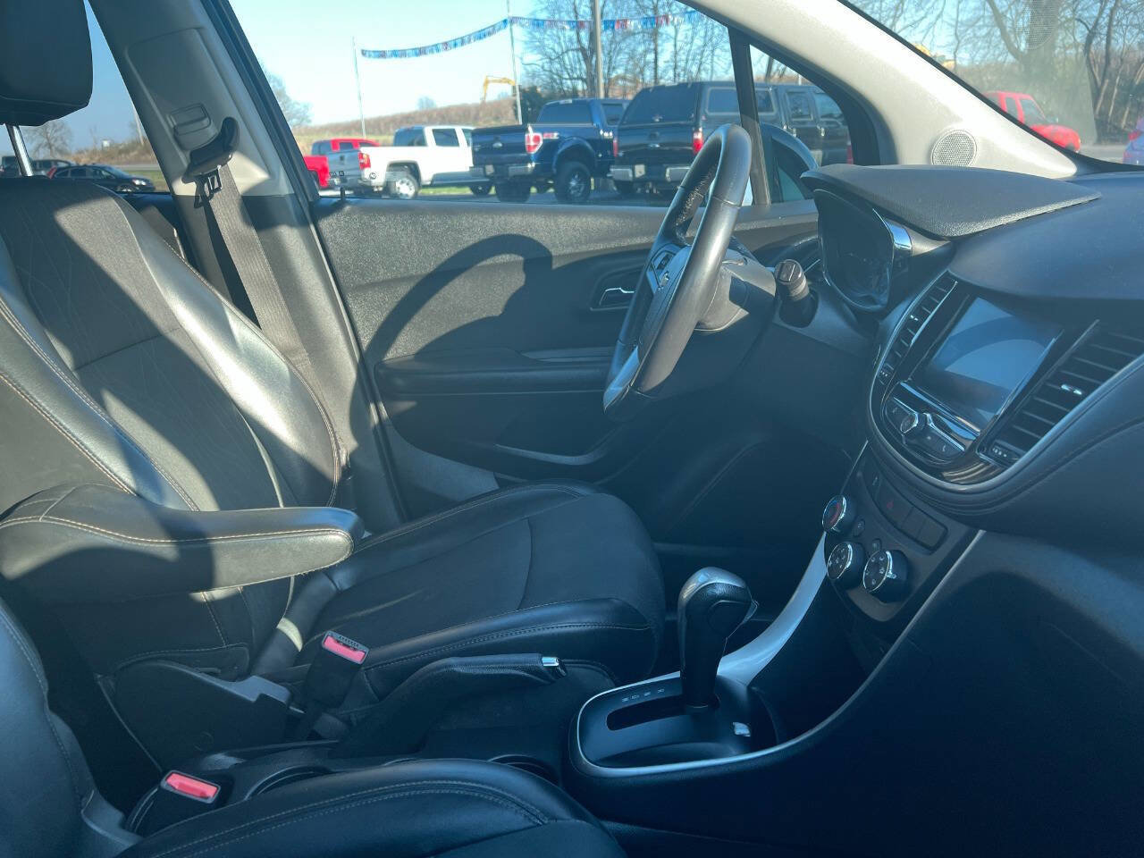 Used 2020 Chevrolet Trax LT w/ LT Convenience Package FWD image 9
