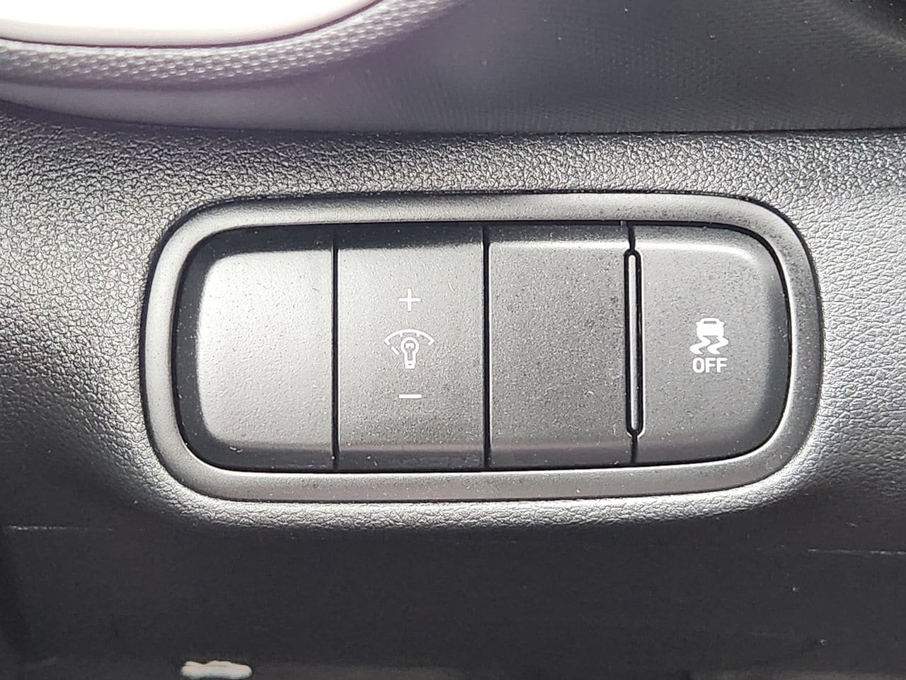 Used 2025 Hyundai Venue SE FWD image 19