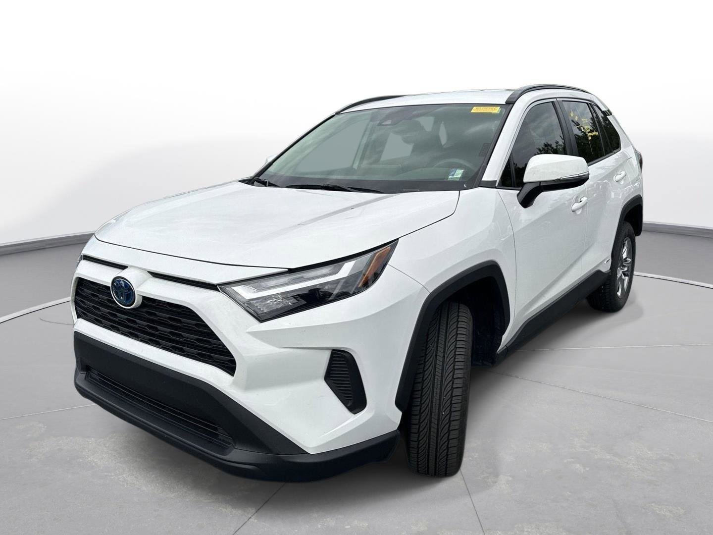 Used 2024 Toyota RAV4 XLE AWD/4WD image 2