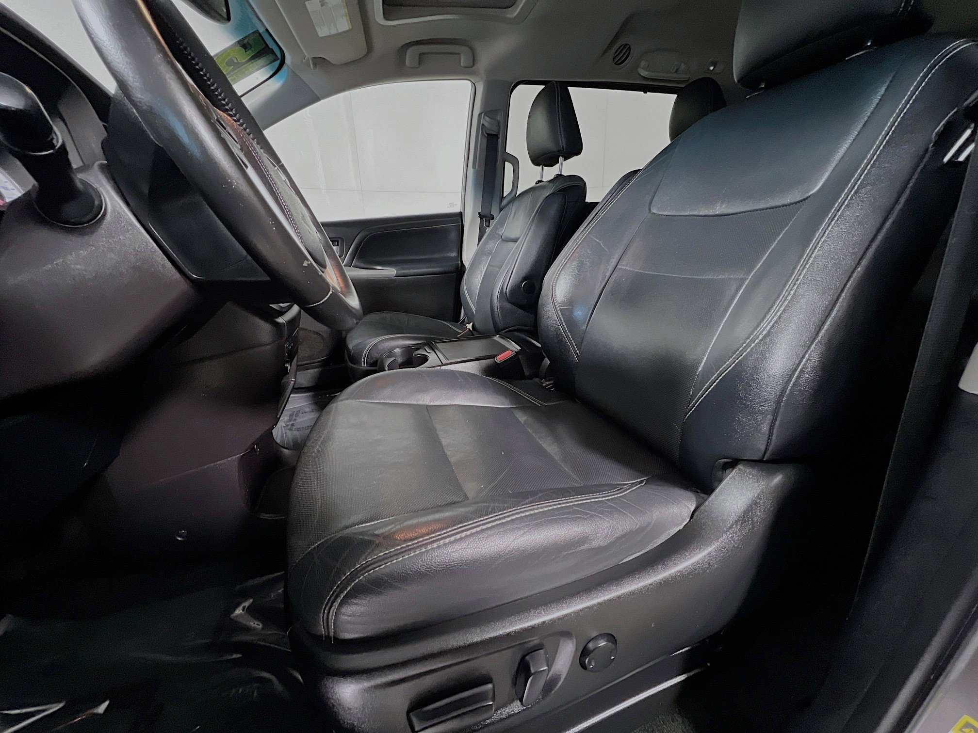 Used 2015 Toyota Sienna SE w/ SE Preferred Package image 15